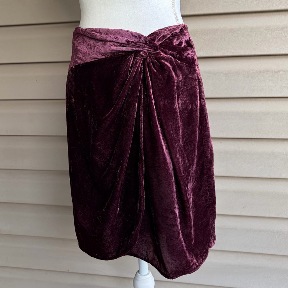 •LOFT• Velvet Twist Shift Skirt In Crushed Blackberry - Size 10 - Picture 7 of 8